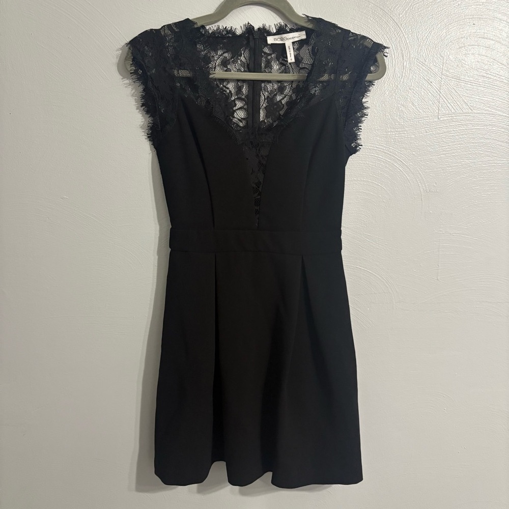 BCBG Generation Black Lace Cap Sleeve Cocktail Dress Lined Pleated Skirt Size 0
